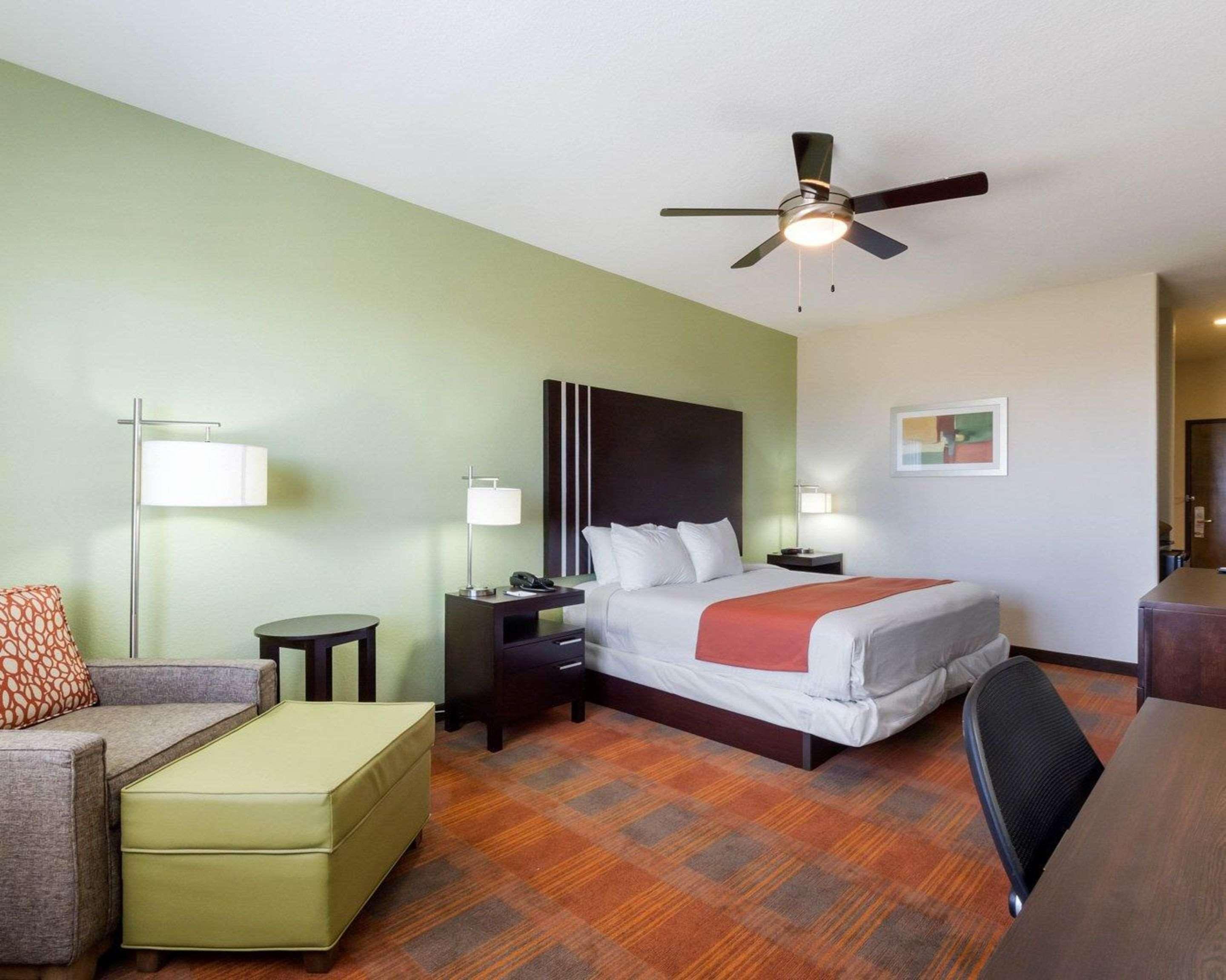 Quality Inn & Suites Victoria East Exterior foto