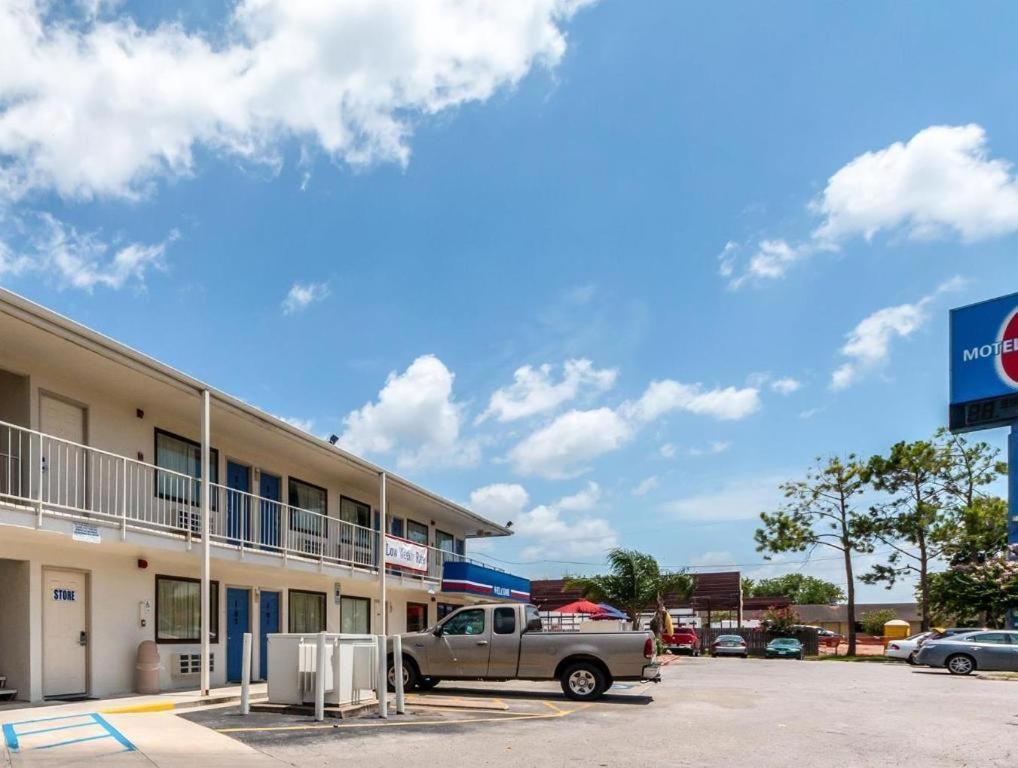 Quality Inn & Suites Victoria East Exterior foto