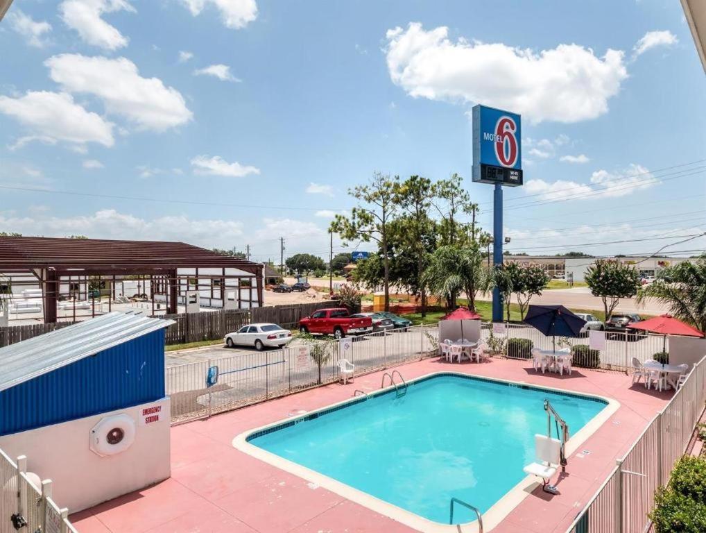 Quality Inn & Suites Victoria East Exterior foto