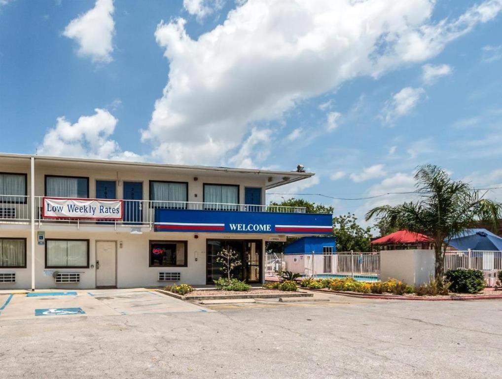 Quality Inn & Suites Victoria East Exterior foto